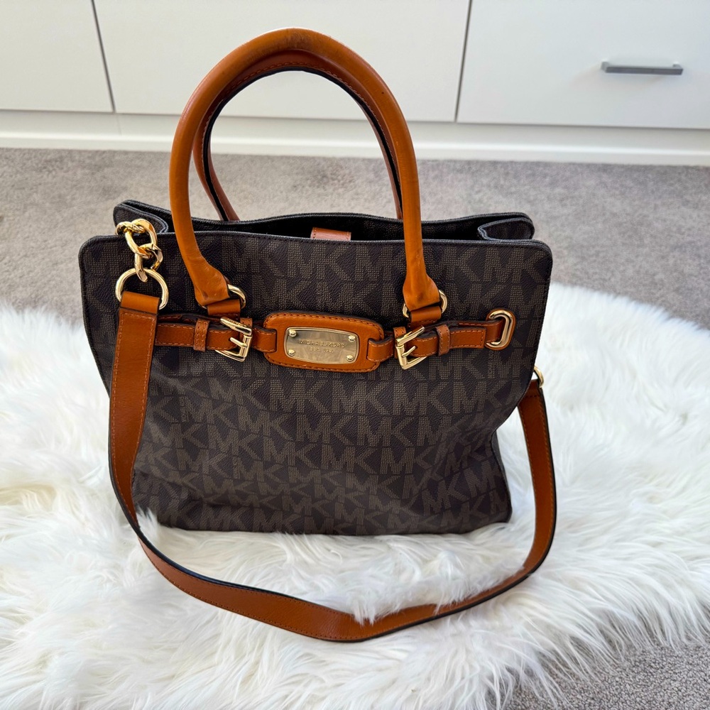 Michael Kors Large Leather Hamilton shoulder bag.